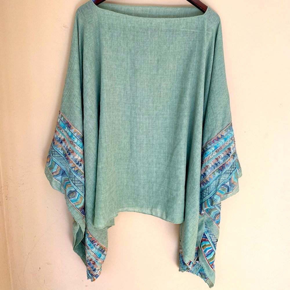 Three bird nest poncho One size